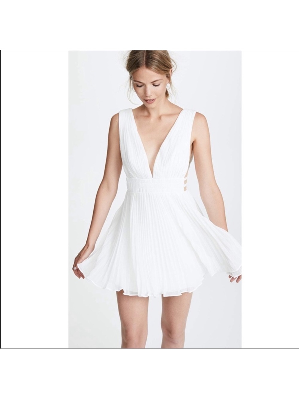 Fame and Partners WhiteThe Briella Chiffon Deep V-Neck Mini Dress Size 8